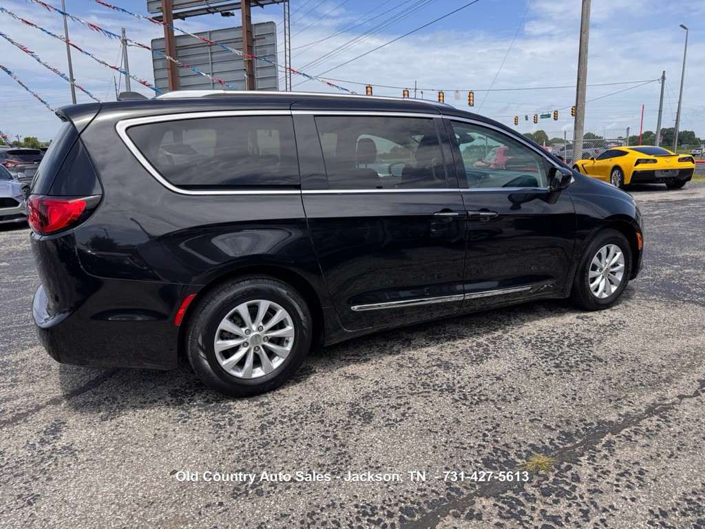 2019 Chrysler Pacifica Image 6