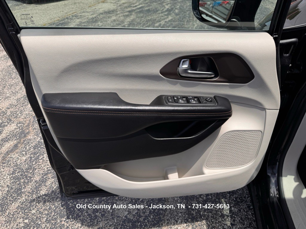 2019 Chrysler Pacifica Image 19