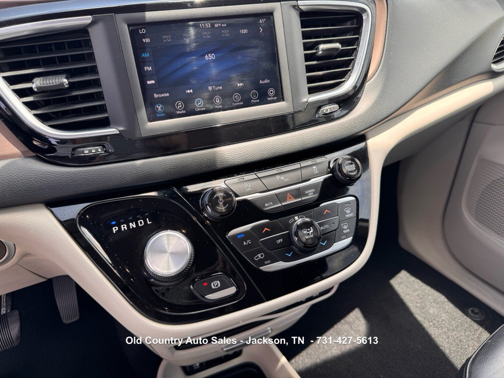 2019 Chrysler Pacifica Image 28