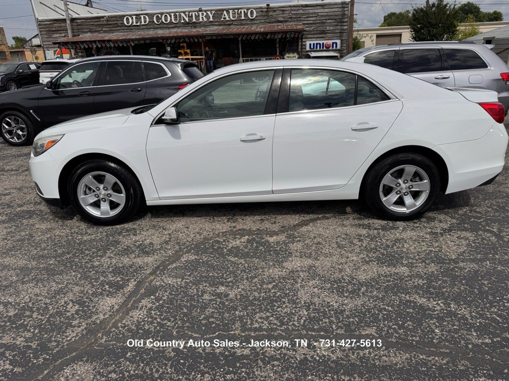 2016 Chevrolet Malibu Image 1