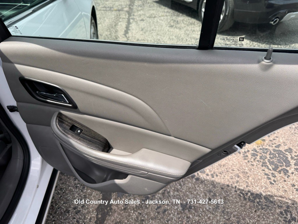 2016 Chevrolet Malibu Image 11