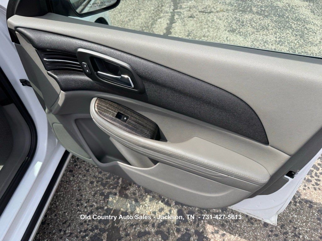 2016 Chevrolet Malibu Image 12