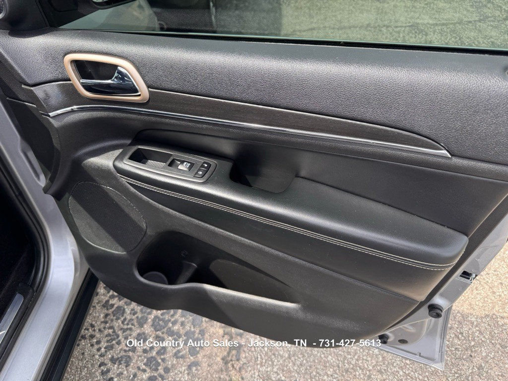 2017 Jeep Grand Cherokee Image 19