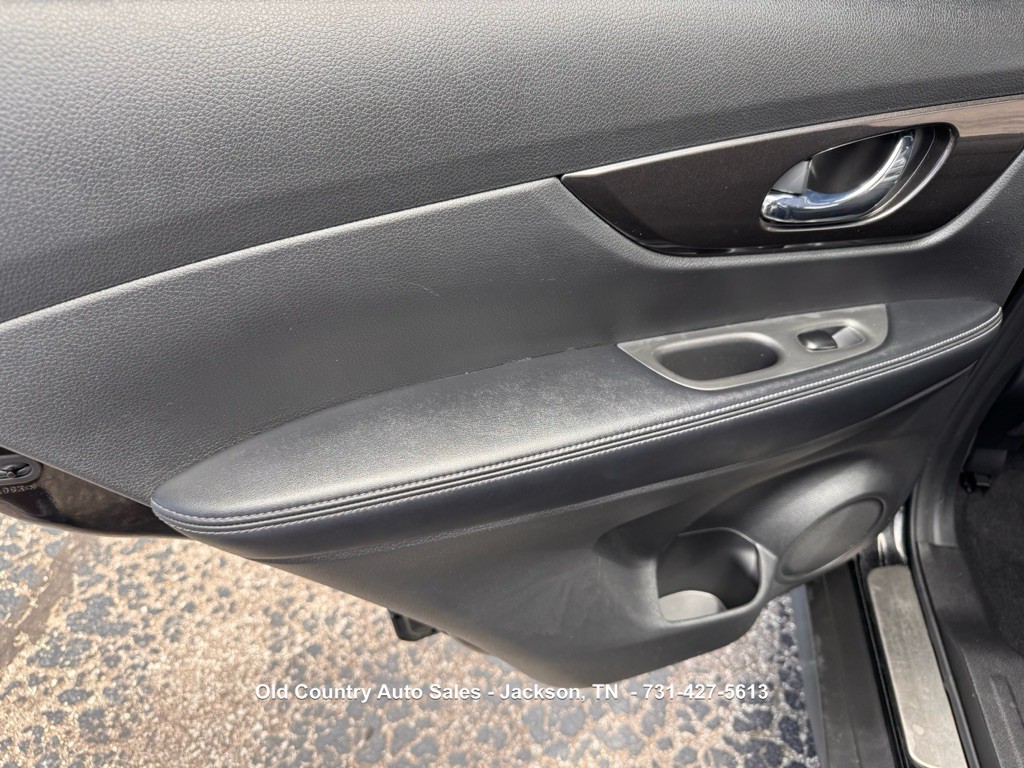 2019 Nissan Rogue Image 24