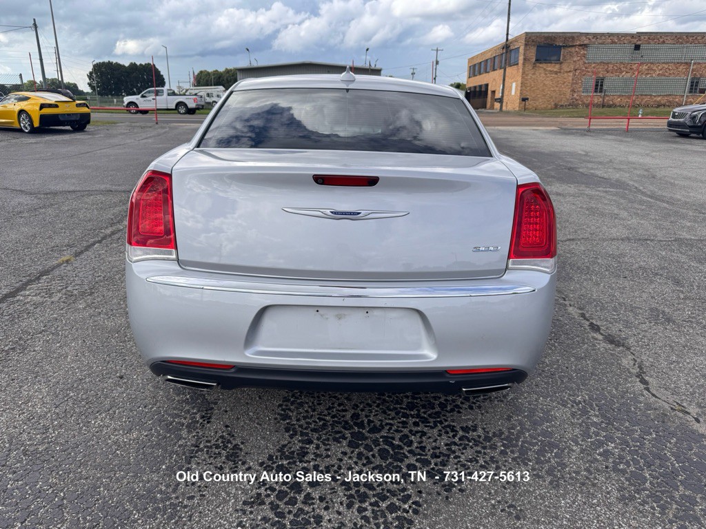 2020 Chrysler 300 Image 7