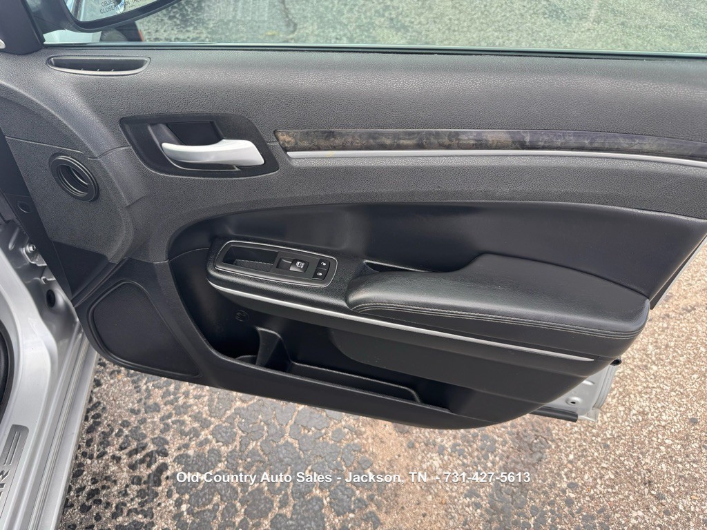 2020 Chrysler 300 Image 14