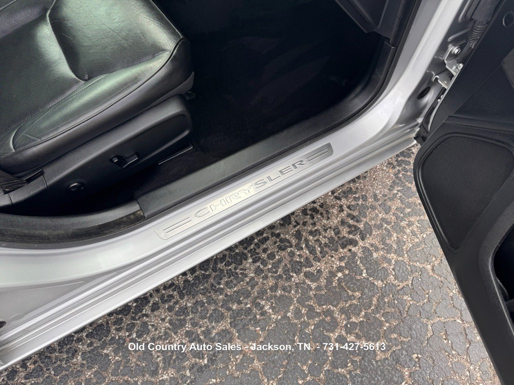 2020 Chrysler 300 Image 16