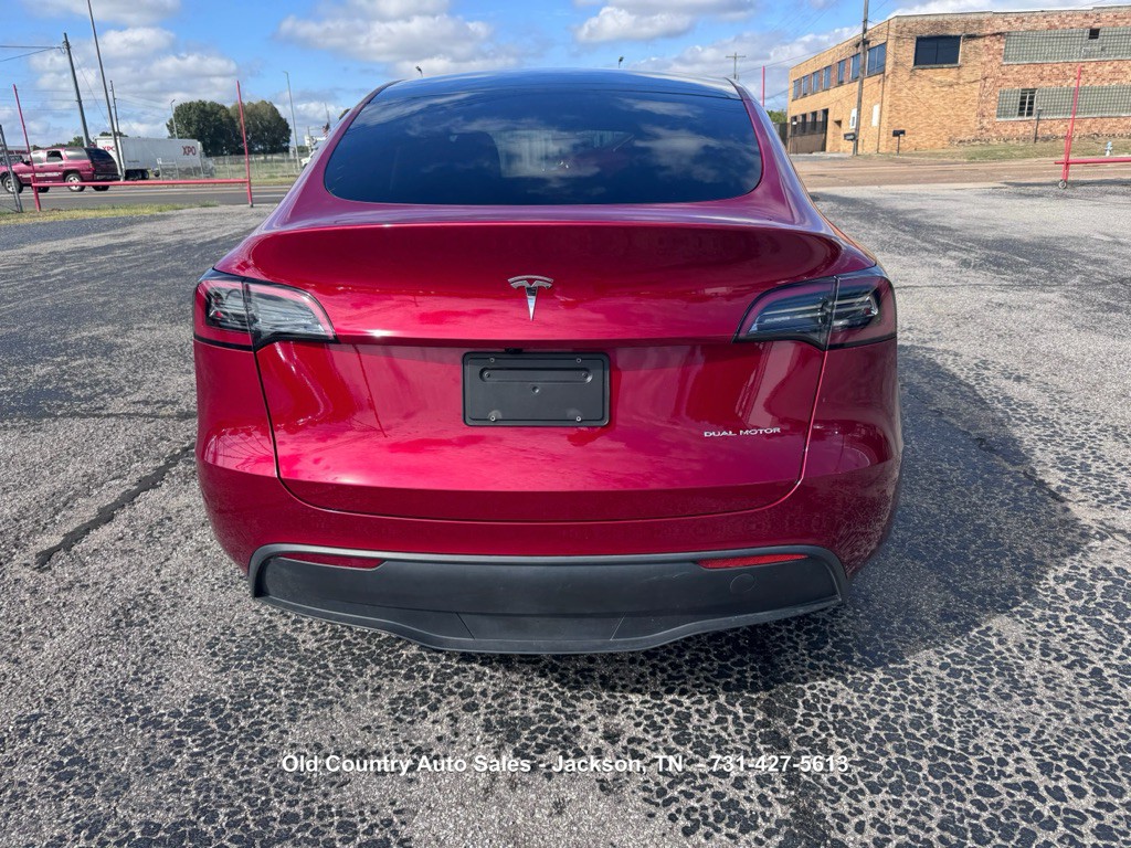 2024 Tesla Model Y Image 7