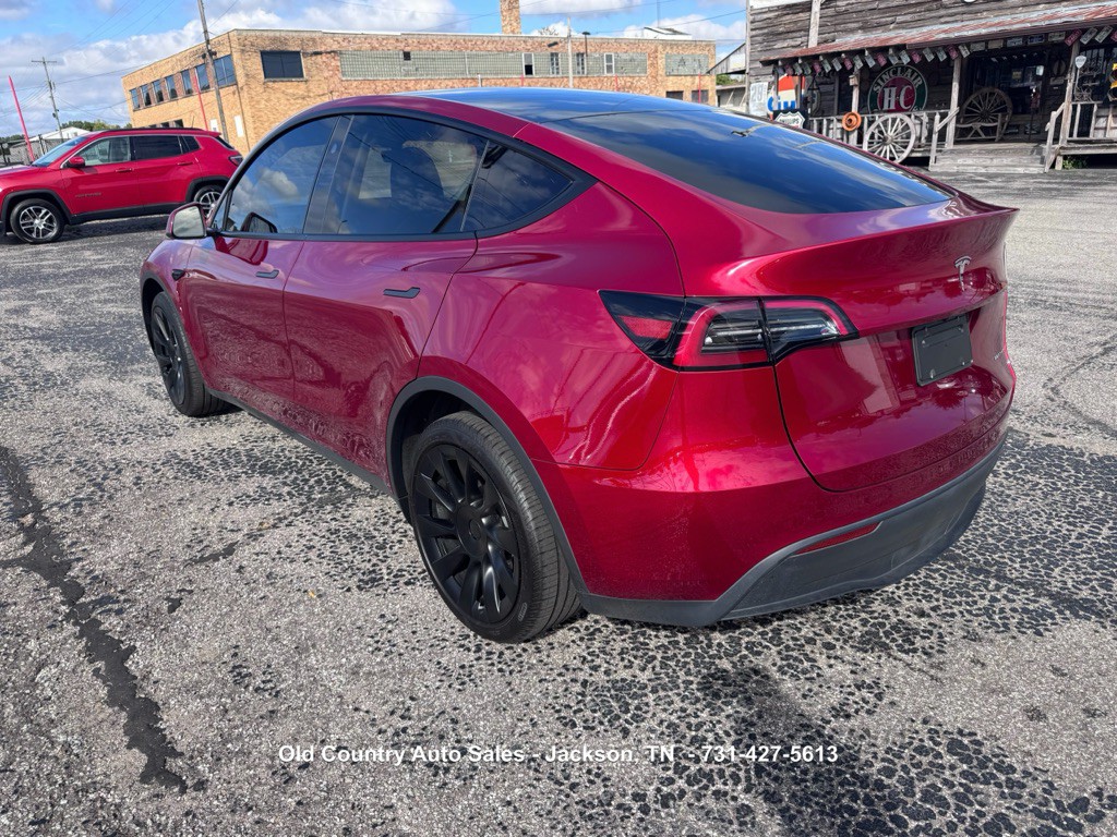 2024 Tesla Model Y Image 8
