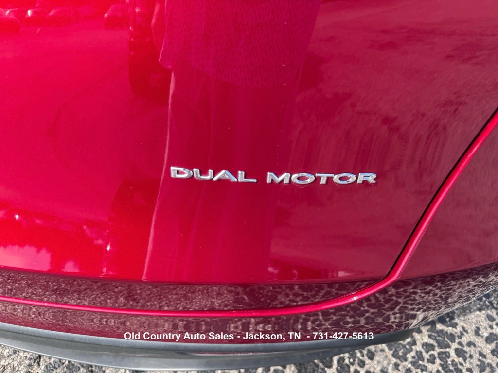 2024 Tesla Model Y Image 10