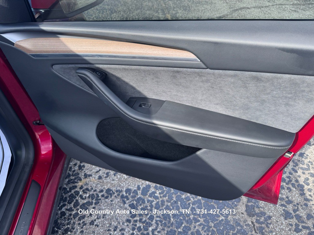 2024 Tesla Model Y Image 17