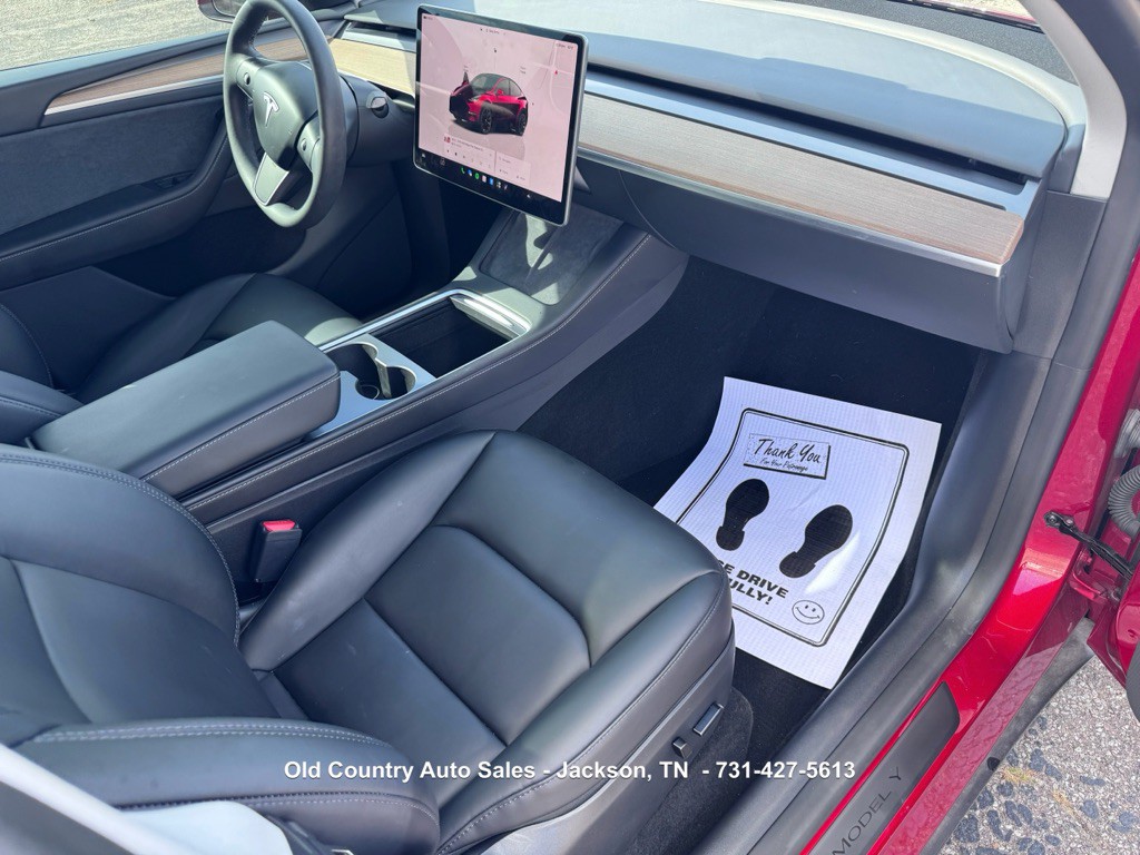 2024 Tesla Model Y Image 19