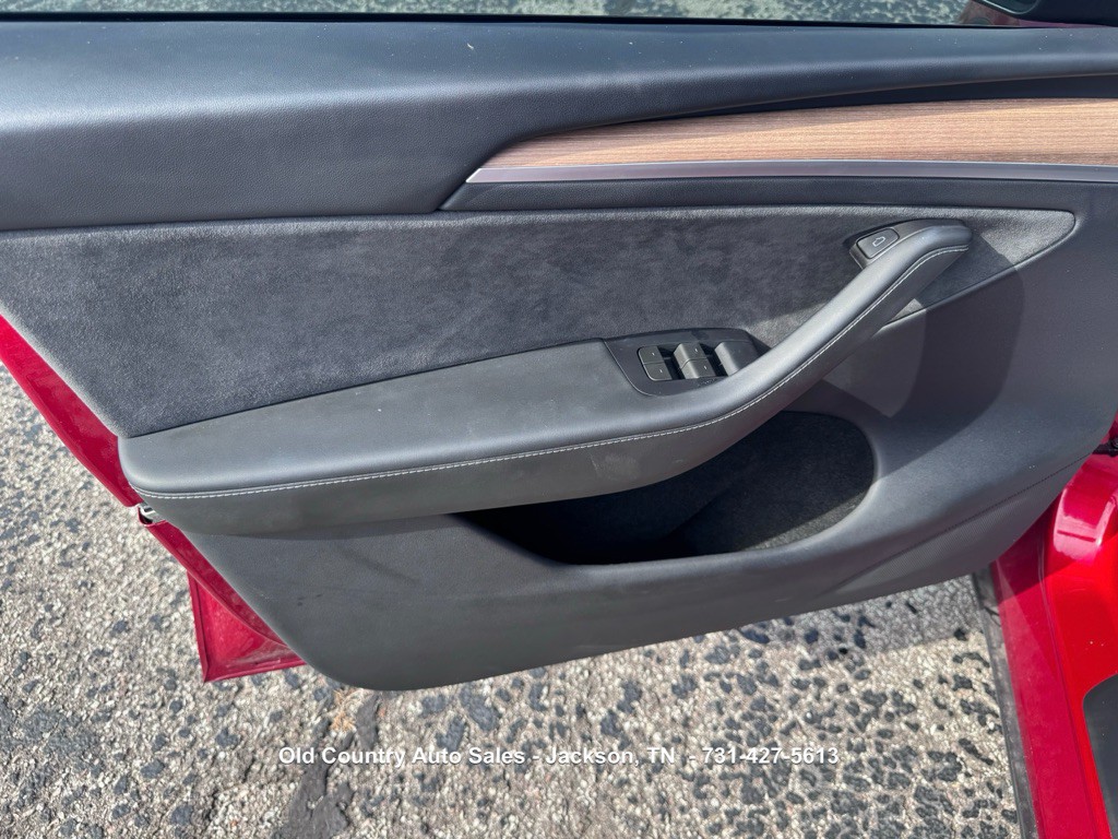 2024 Tesla Model Y Image 25