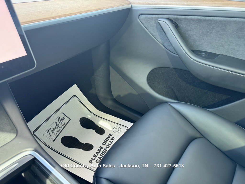 2024 Tesla Model Y Image 32