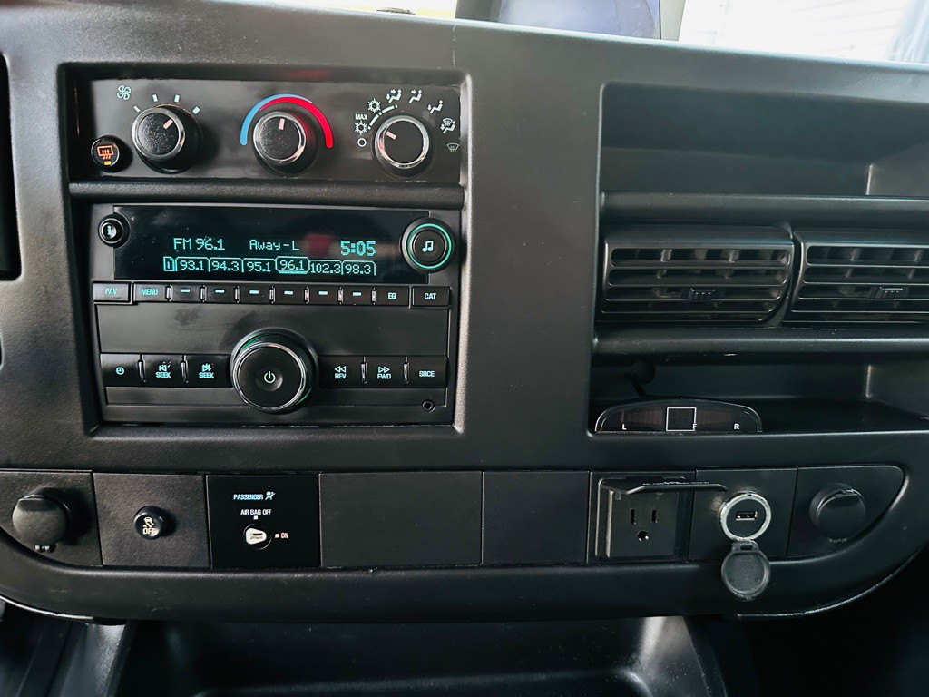 2018 Chevrolet Express Image 13