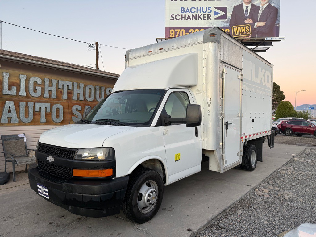 2018 Chevrolet Express Image 1