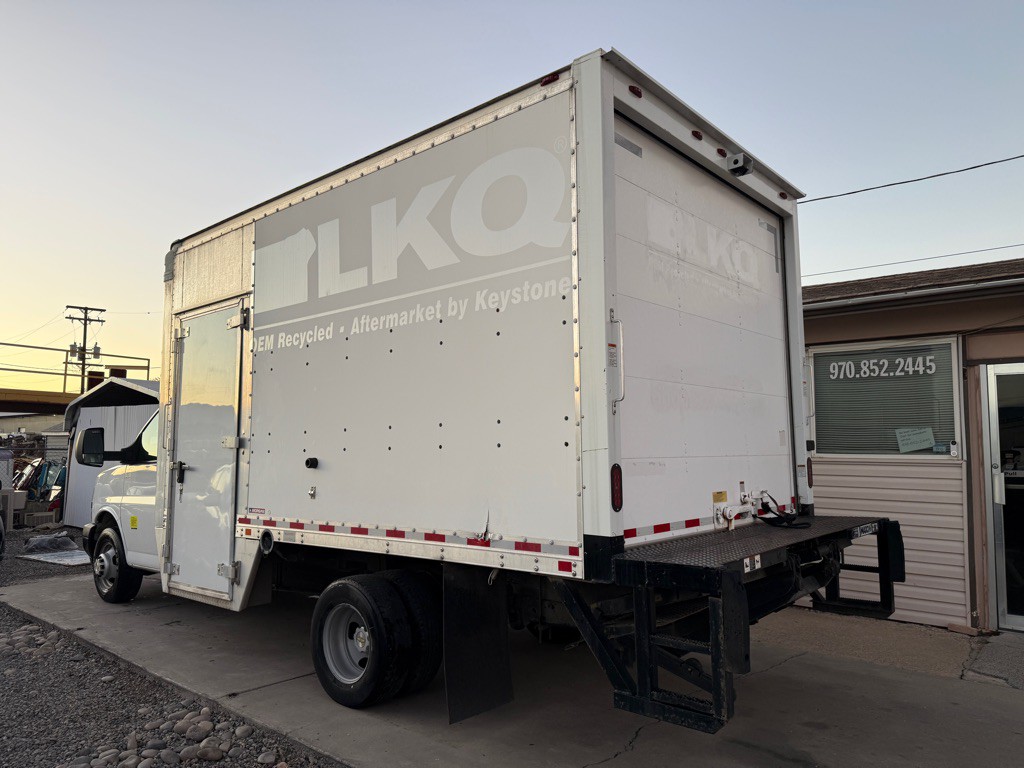 2018 Chevrolet Express Image 3