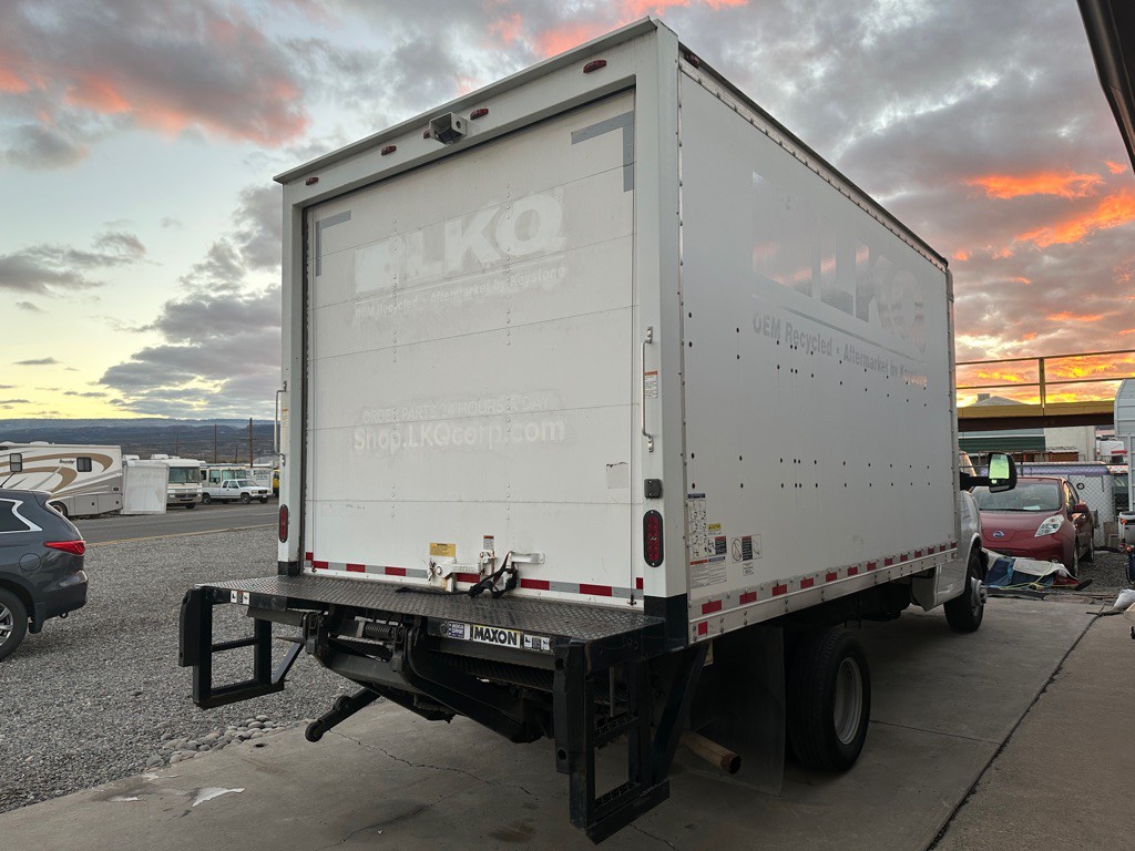 2018 Chevrolet Express Image 6