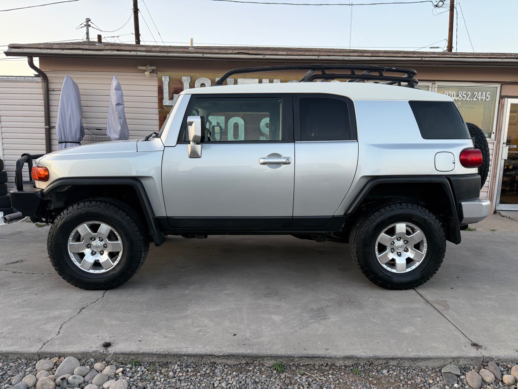 2008 Toyota FJ Cruiser Image 2