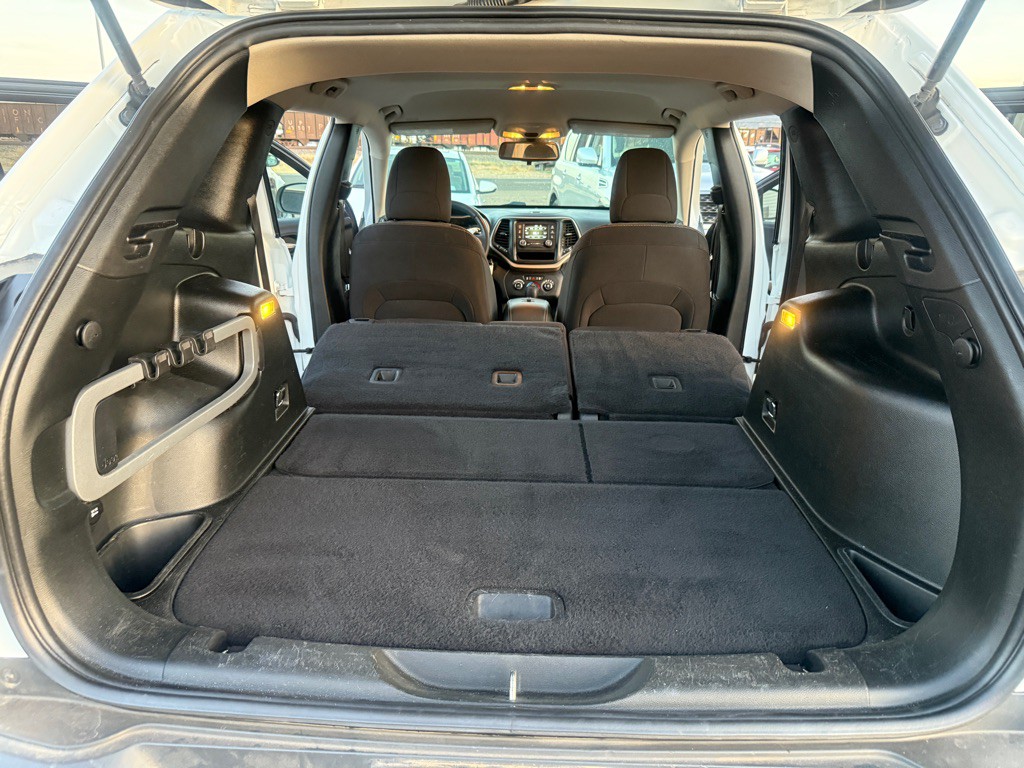 2018 Jeep Cherokee Image 16