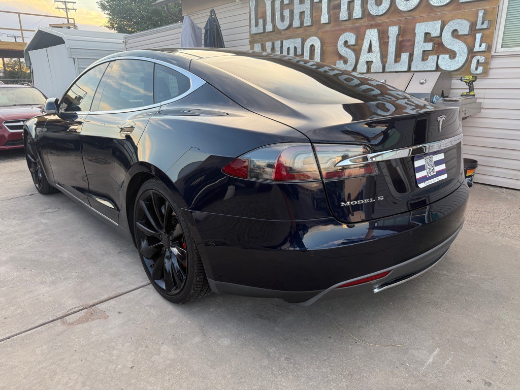 2015 Tesla Model S Image 3