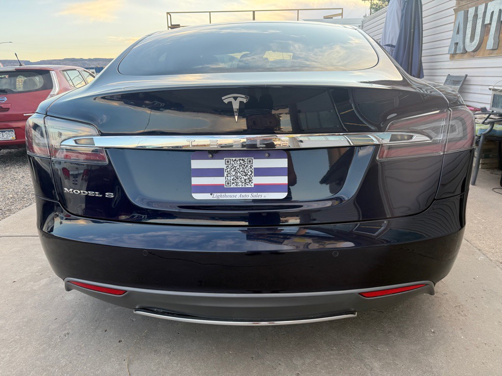 2015 Tesla Model S Image 4