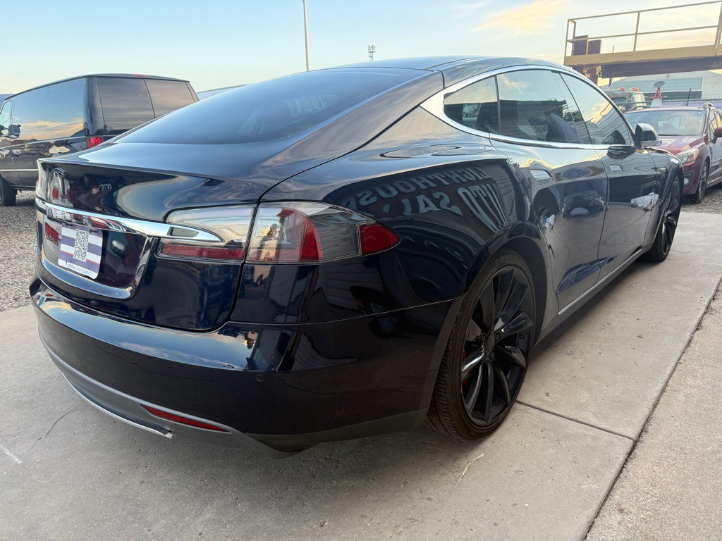 2015 Tesla Model S Image 5