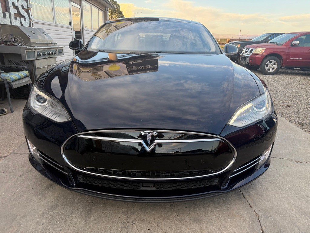 2015 Tesla Model S Image 7
