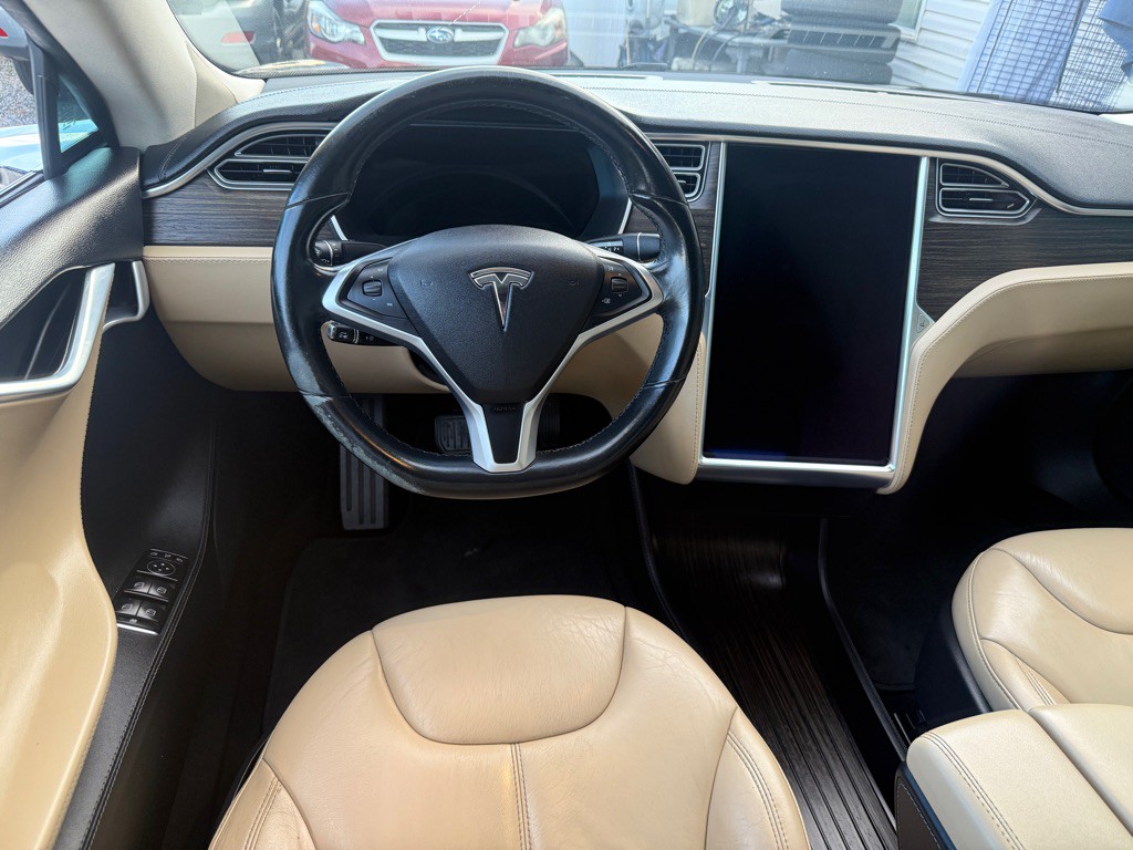 2015 Tesla Model S Image 9