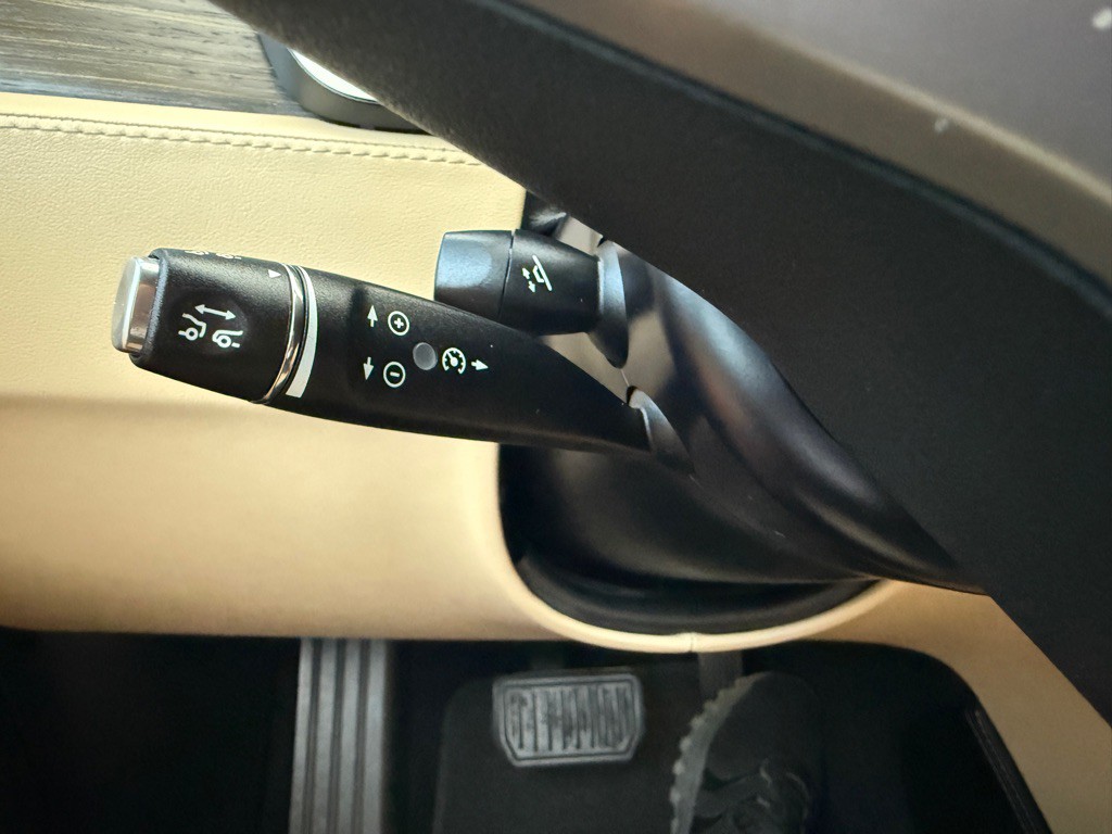 2015 Tesla Model S Image 13