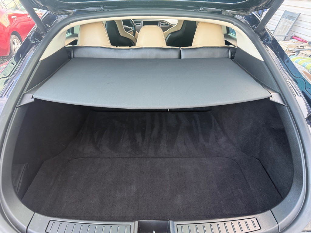 2015 Tesla Model S Image 14