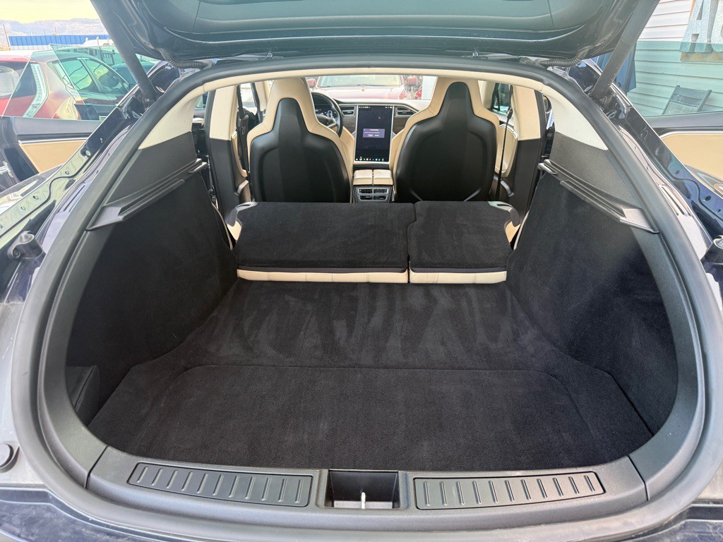 2015 Tesla Model S Image 16