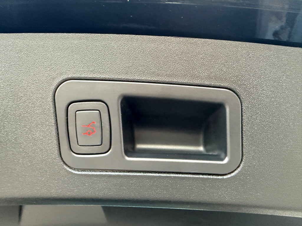 2015 Tesla Model S Image 17