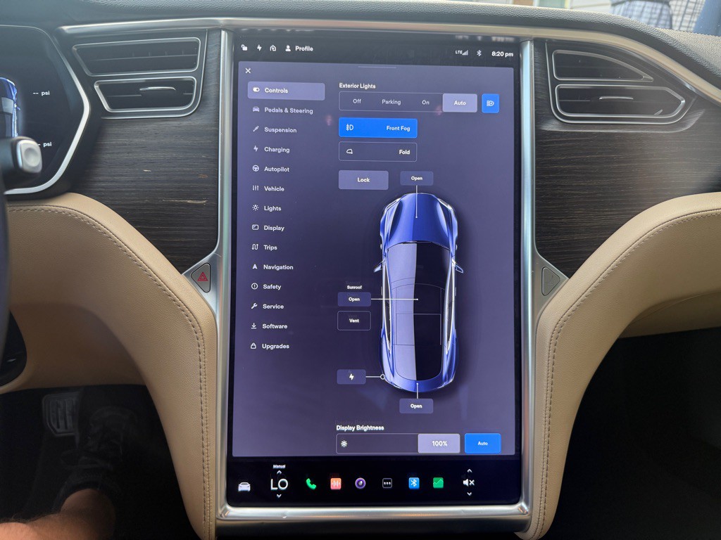 2015 Tesla Model S Image 18