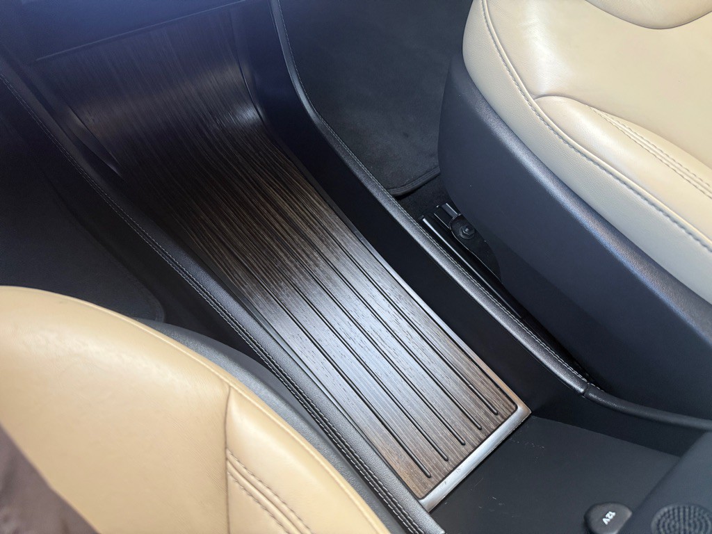 2015 Tesla Model S Image 20