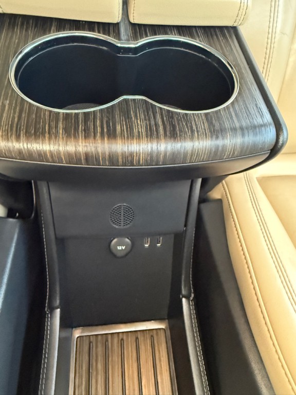 2015 Tesla Model S Image 21