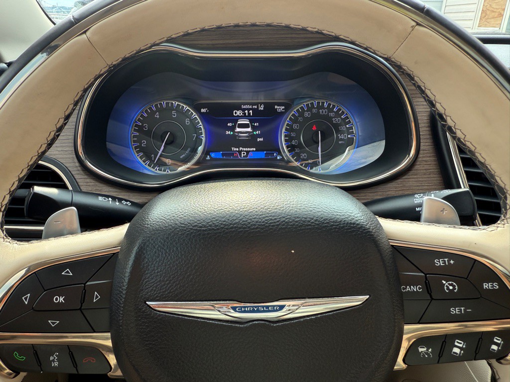 2015 Chrysler 200 Image 10