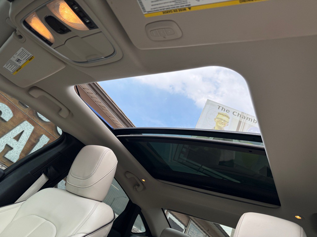 2015 Chrysler 200 Image 13