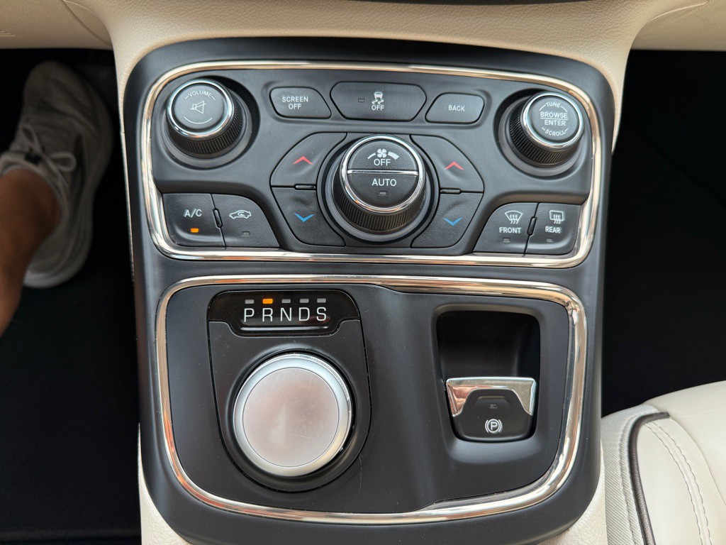 2015 Chrysler 200 Image 15