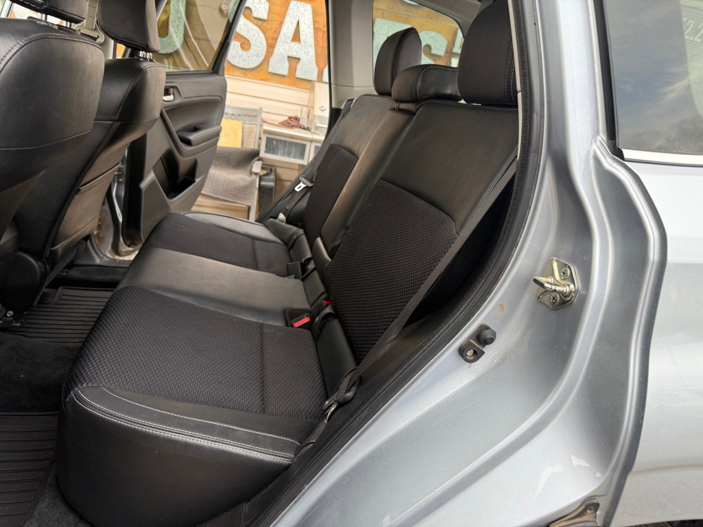 2017 Subaru Forester Image 11