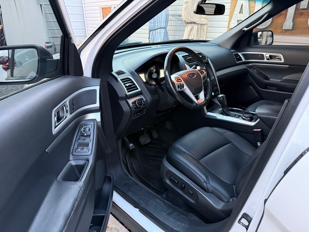 2013 Ford Explorer Image 8