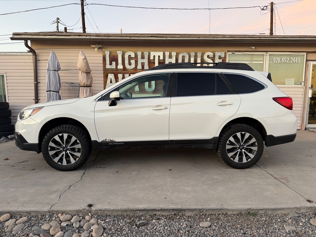 2017 Subaru Outback Image 2
