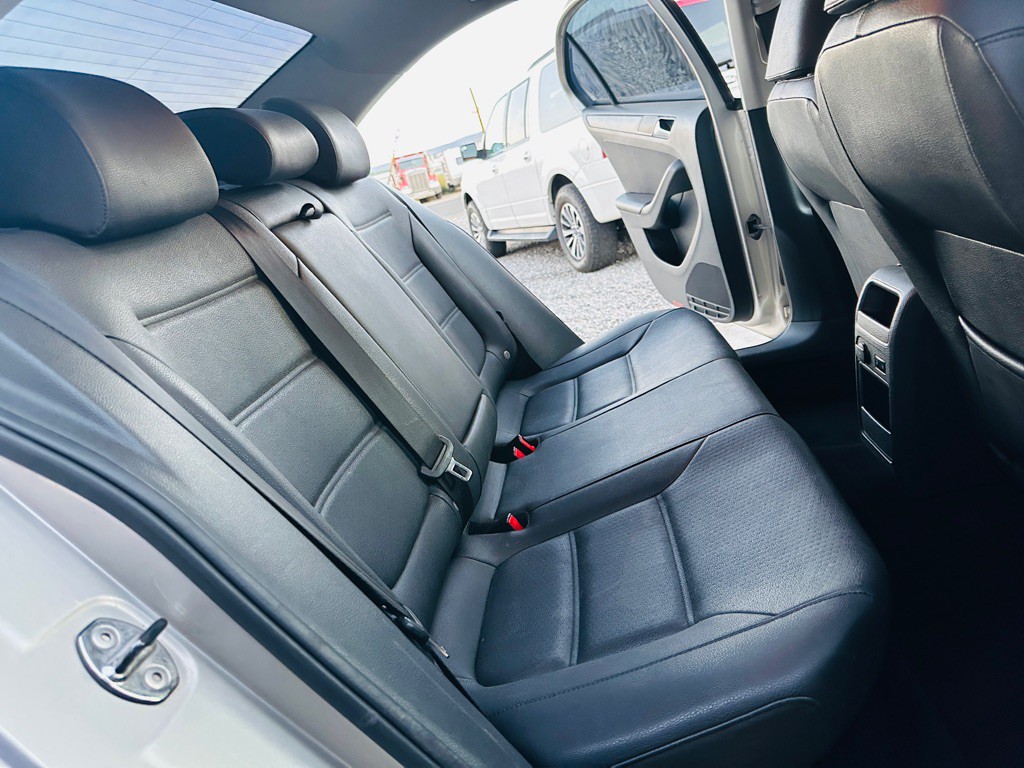 2012 Volkswagen Jetta Image 9