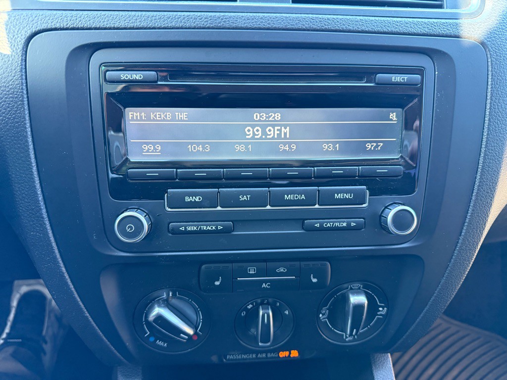 2012 Volkswagen Jetta Image 10