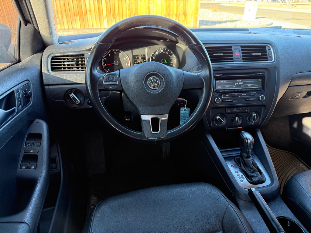 2012 Volkswagen Jetta Image 11
