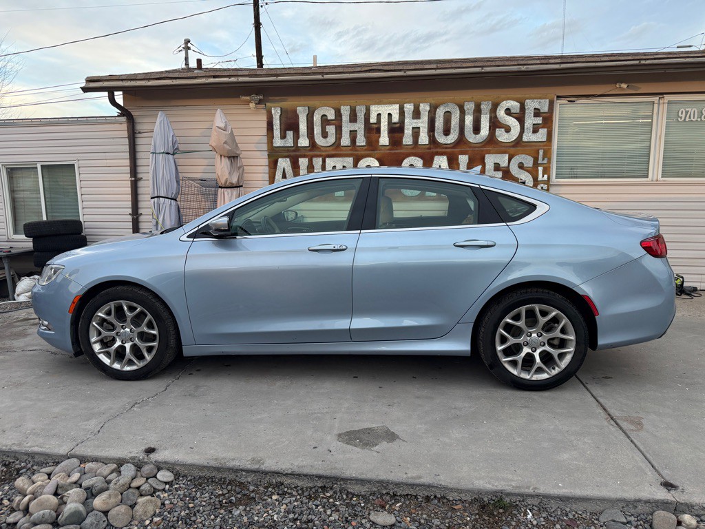 2015 Chrysler 200 Image 2