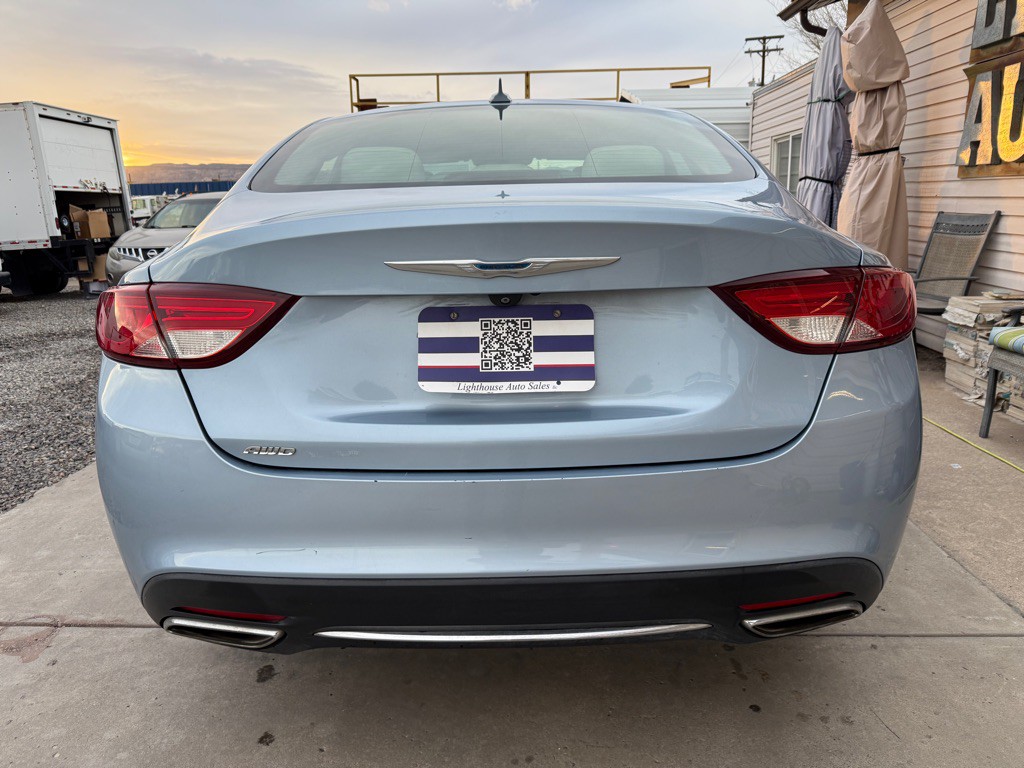 2015 Chrysler 200 Image 4