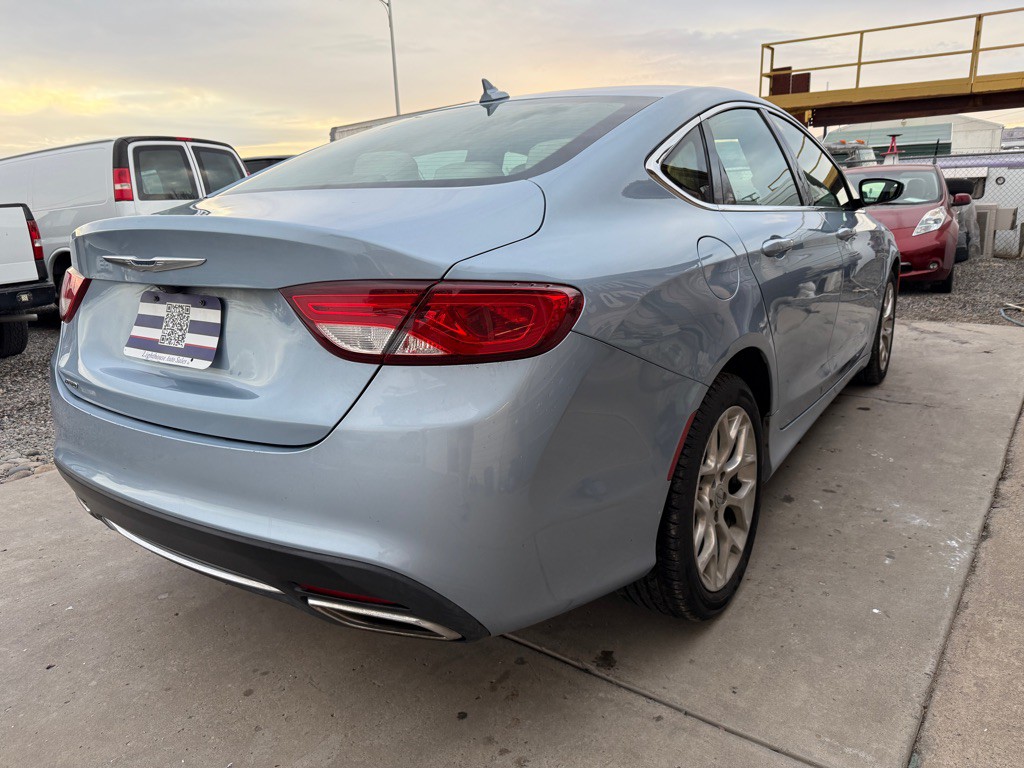 2015 Chrysler 200 Image 5