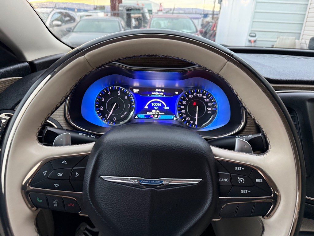 2015 Chrysler 200 Image 10