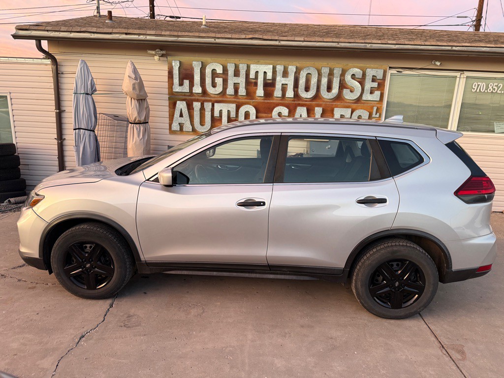 2017 Nissan Rogue Image 2